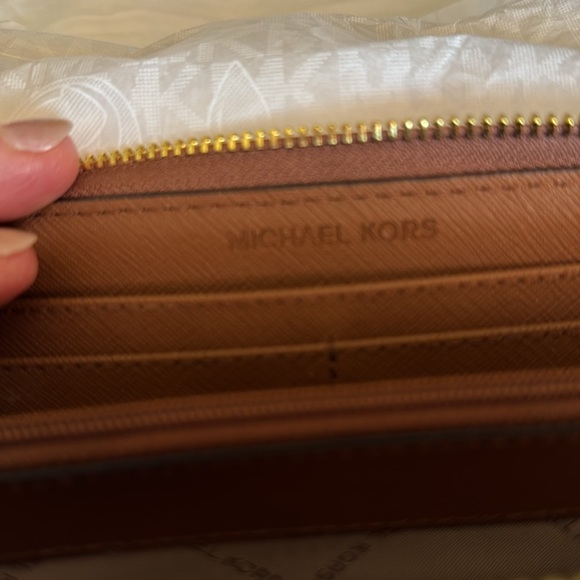 Jet Set Travel Large Saffiano
Leather Quarter-Zip Wallet - Picture 3 of 6